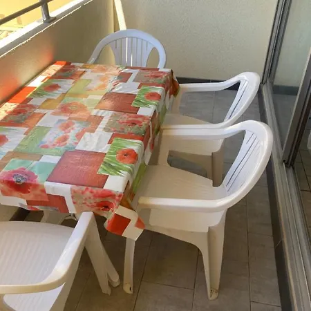 Apartment Studio Cabine 4 Personnes Avec Piscine En Front De Mer *