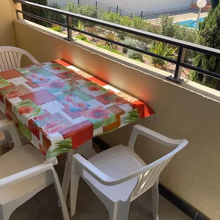 Apartment Studio Cabine 4 Personnes Avec Piscine En Front De Mer *